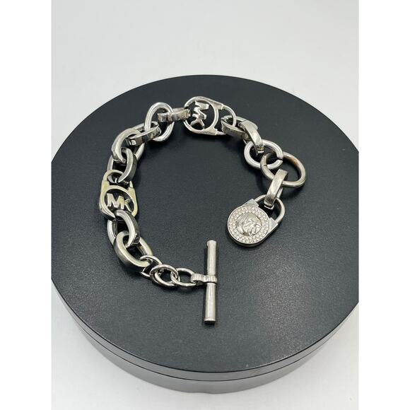 Michael Kors Silver Heritage Fulton Padlock Station Pave Crystal Toggle Bracelet - Picture 4 of 9